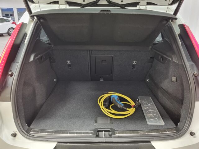 VOLVO XC40 2020 T5 TwE Inscription aut / ACC / Navi / P-kamera / Koukku / Nahkapenkit