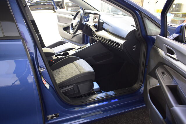 Volkswagen Golf 2025 Variant Comfort Edition 1,5 eTSI 110 kW (MHEV) DSG-automaatti