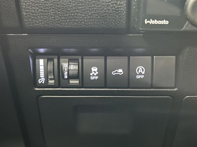 Isuzu D-MAX 2026 Space Cab 2.2 TDi 4WD 8AT LS 26MY / Kauko-Webasto / 2 x renk. / Vetokoukku / Adapt.vakkari / Kamera