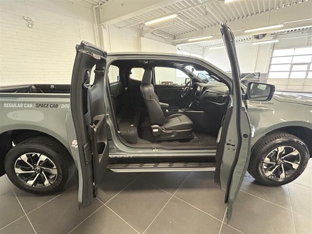 Isuzu D-MAX 2026 Space Cab 2.2 TDi 4WD 8AT LS 26MY / Kauko-Webasto / 2 x renk. / Vetokoukku / Adapt.vakkari / Kamera