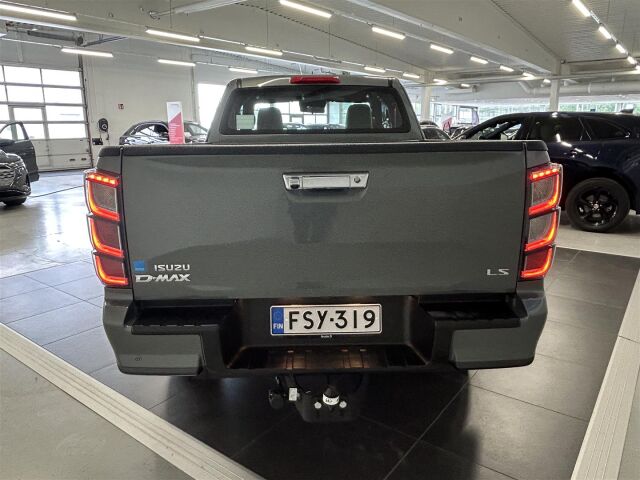 Isuzu D-MAX 2026 Space Cab 2.2 TDi 4WD 8AT LS 26MY / Kauko-Webasto / 2 x renk. / Vetokoukku / Adapt.vakkari / Kamera
