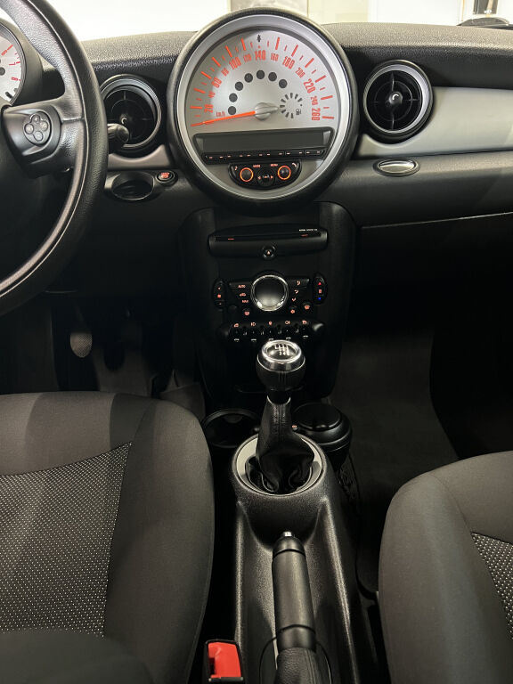 MINI Cooper 2011 R56 *1,6i Man *Jakopää huollettu