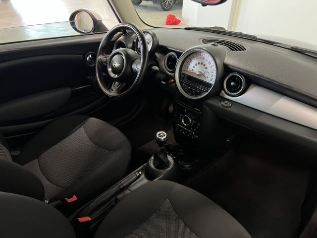 MINI Cooper 2011 R56 *1,6i Man *Jakopää huollettu