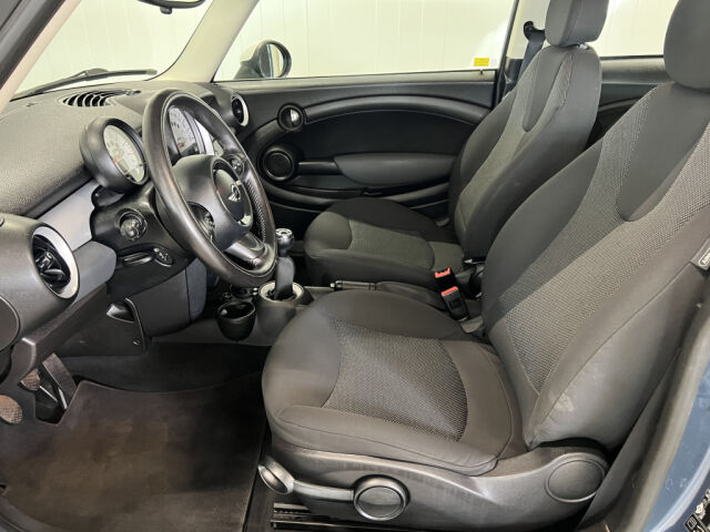 MINI Cooper 2011 R56 *1,6i Man *Jakopää huollettu