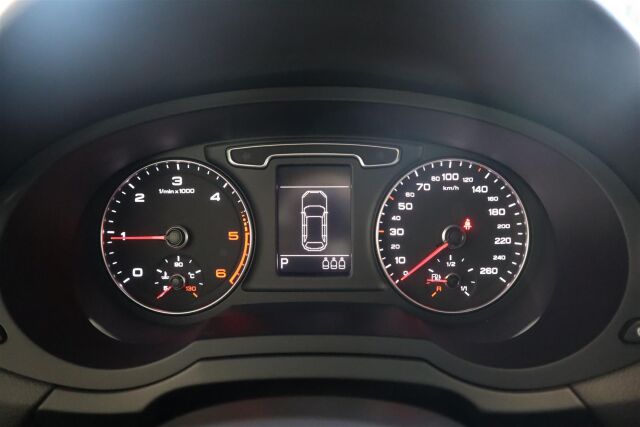 AUDI Q3 2014 Business II 2,0 TDI quattro S tronic 130 kW