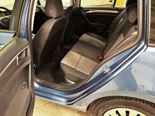 VOLKSWAGEN Golf 2017 Variant Luxline 1,2 TSI 63 kW (85 hv) Webasto, tutkat, vakionopeudensäädin. Defan akun ylläpitolatur