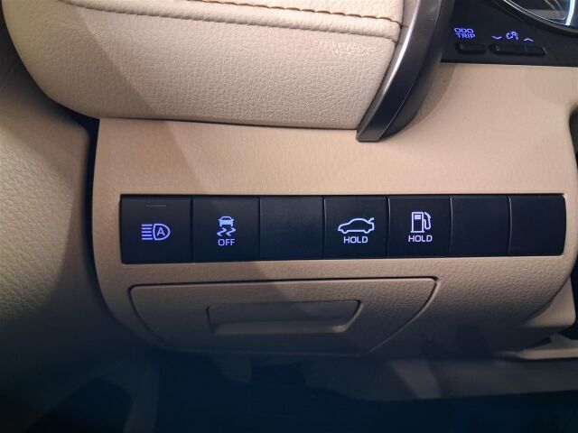 TOYOTA Camry 2019 2,5 Hybrid Premium Business