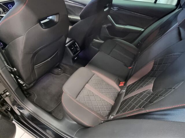 SKODA Octavia 2021 Combi 2,0 TSI RS DSG Autom. / 1 omistaja  Koukku / Matrix / P-Kamera / Navi / Webasto