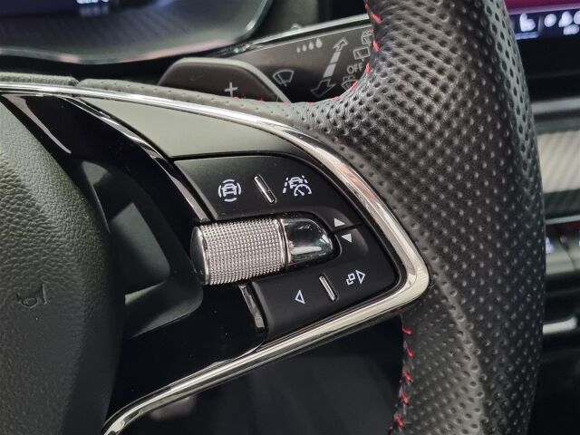 SKODA Octavia 2021 Combi 2,0 TSI RS DSG Autom. / 1 omistaja  Koukku / Matrix / P-Kamera / Navi / Webasto