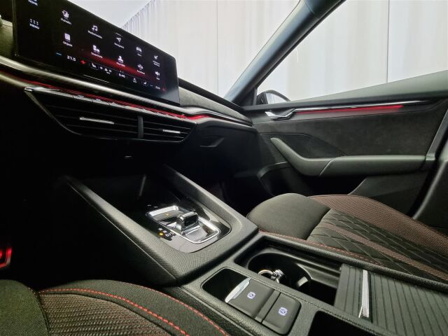SKODA Octavia 2021 Combi 2,0 TSI RS DSG Autom. / 1 omistaja  Koukku / Matrix / P-Kamera / Navi / Webasto