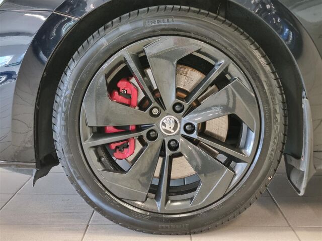 SKODA Octavia 2021 Combi 2,0 TSI RS DSG Autom. / 1 omistaja  Koukku / Matrix / P-Kamera / Navi / Webasto
