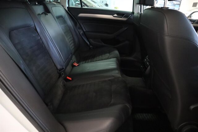 VOLKSWAGEN Passat 2015 Variant Highline 2,0 TDI 140 kW (190 hv) 4MOTION DSG-automaatti