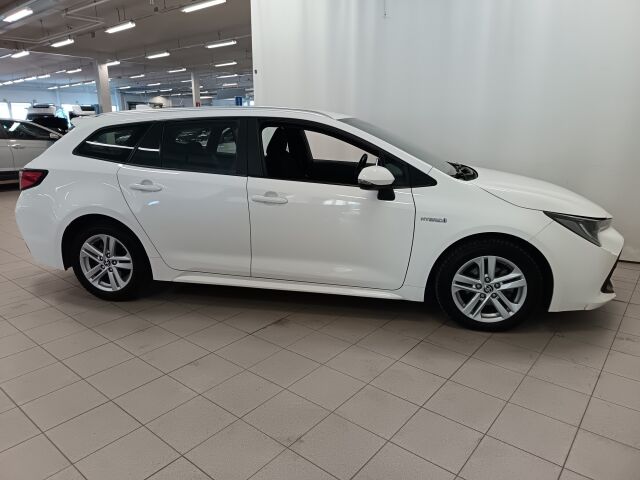 TOYOTA Corolla 2020 Touring Sports 1,8 Hybrid Active Edition**LEGENDAARINEN SUOSIKKI SOPIVASTI AJETTUNA**