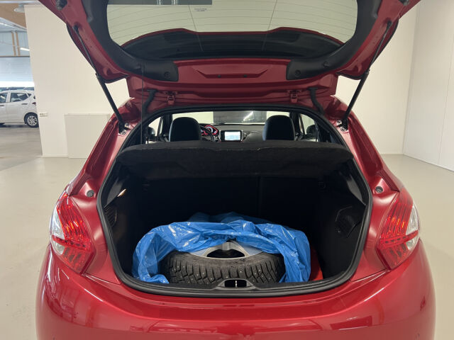 PEUGEOT 208 2013 GTI 200Hv 3ov Man 1,6i *Jakoketju vaihdettu *JBL *Panoraama *H&R Alusta *Navi *Puolinahat *Lohkolämm