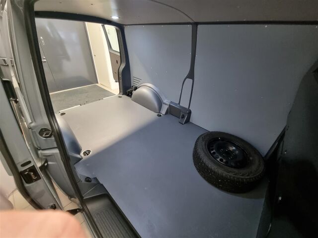 VOLKSWAGEN TRANSPORTER 2021 umpipakettiauto Pitkä 2,0 TDI 110 kW 4Motion 204M / Webasto / Koukku / P-kamera