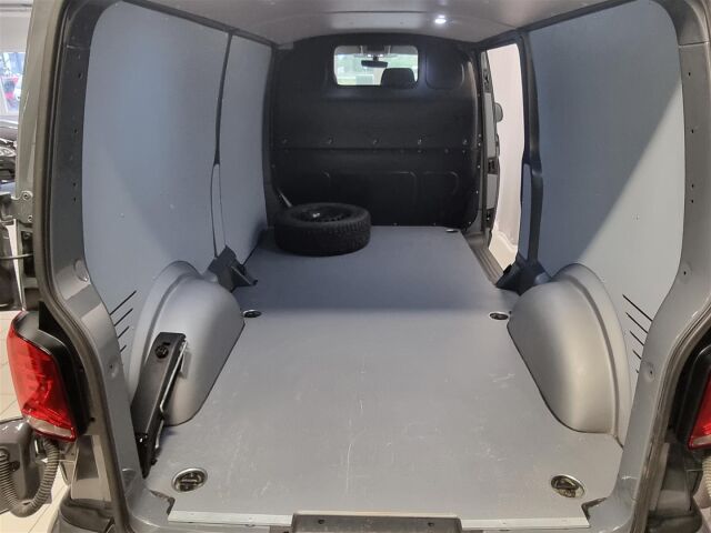 VOLKSWAGEN TRANSPORTER 2021 umpipakettiauto Pitkä 2,0 TDI 110 kW 4Motion 204M / Webasto / Koukku / P-kamera