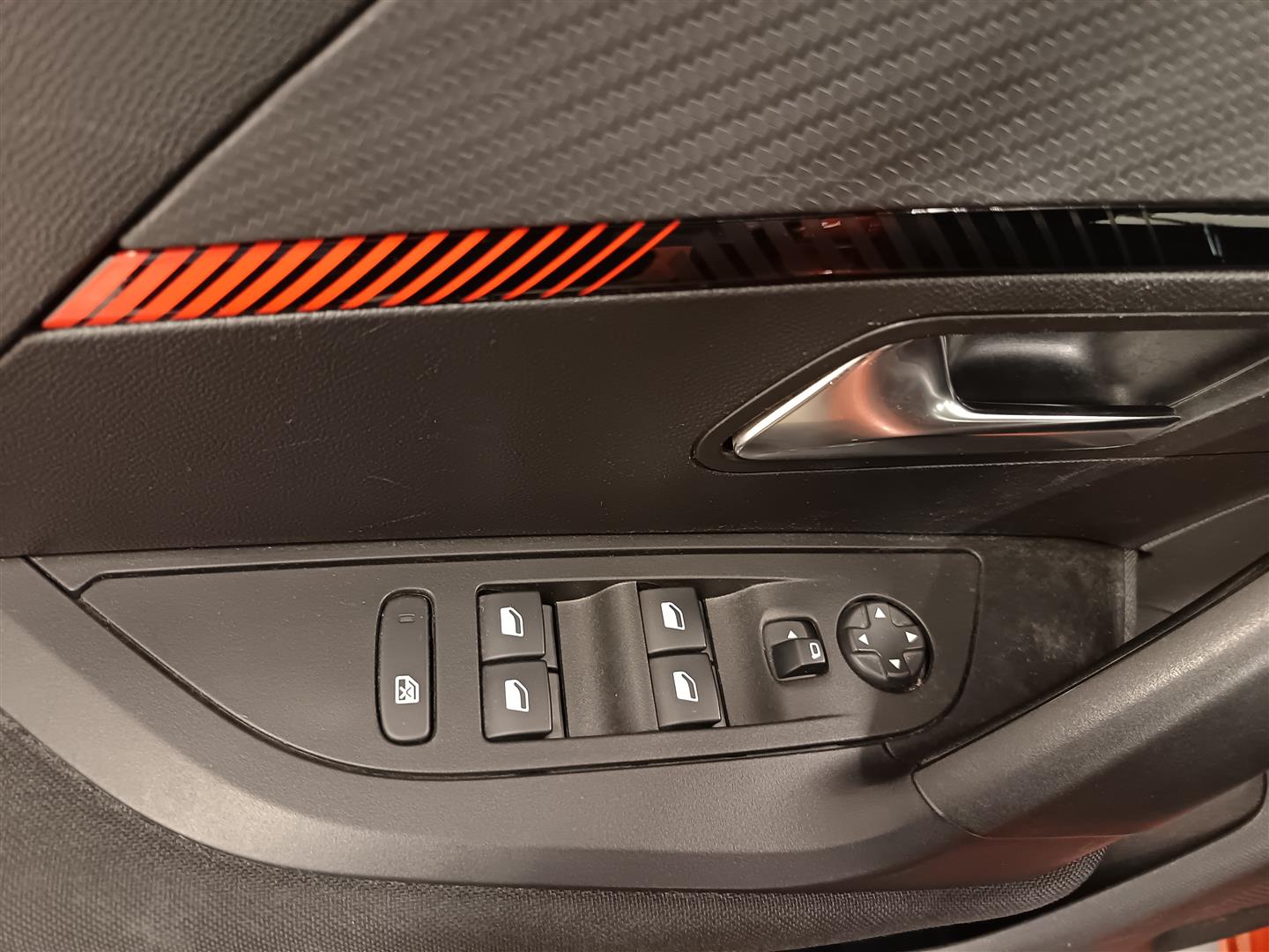 Peugeot 2008 Active PureTech 100 2021, kuva 4/24