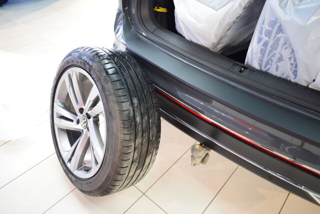 VOLKSWAGEN Tiguan 2021 Style 2,0 TDI SCR 110 kW 4MOTION DSG * Jakopää huolto juuri tehty ! *