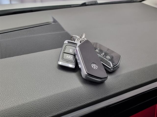 VOLKSWAGEN Golf 2022 Comfort 1,0 TSI 81 kW / Webasto / ACC /