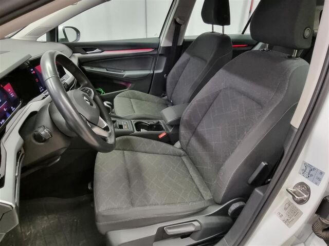 VOLKSWAGEN Golf 2022 Comfort 1,0 TSI 81 kW / Webasto / ACC /