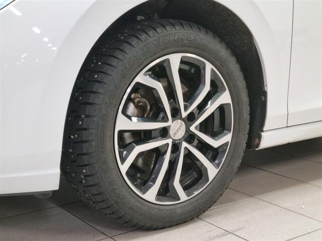 VOLKSWAGEN Golf 2022 Comfort 1,0 TSI 81 kW / Webasto / ACC /