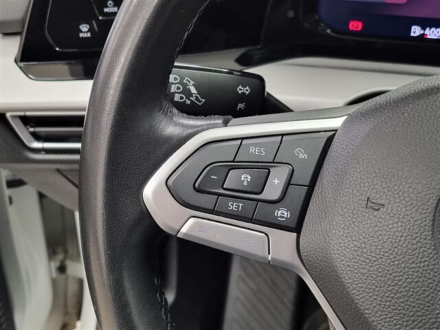 VOLKSWAGEN Golf 2022 Comfort 1,0 TSI 81 kW / Webasto / ACC /