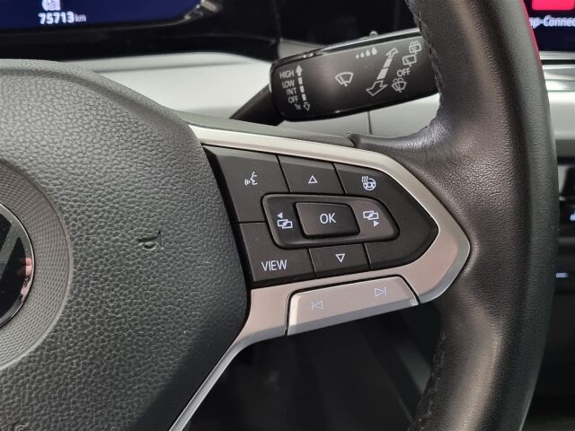 VOLKSWAGEN Golf 2022 Comfort 1,0 TSI 81 kW / Webasto / ACC /