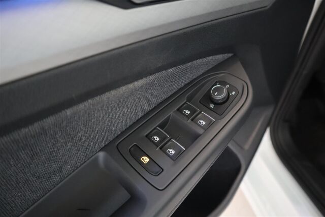 VOLKSWAGEN Golf 2023 Comfort 1,0 TSI 81 kW