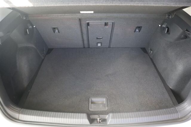 VOLKSWAGEN Golf 2023 Comfort 1,0 TSI 81 kW