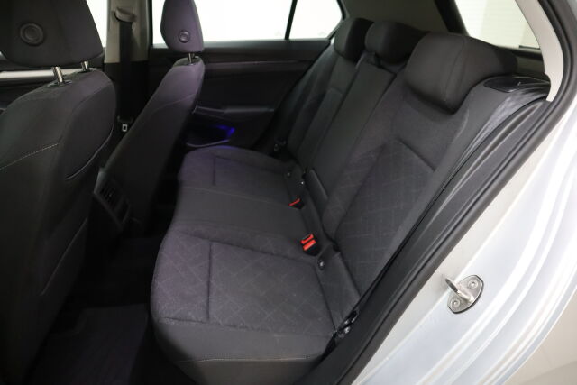 VOLKSWAGEN Golf 2022 Comfort 1,0 TSI 81 kW