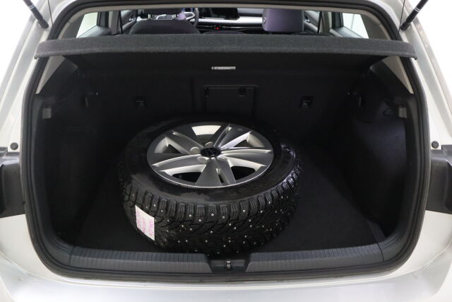 VOLKSWAGEN Golf 2022 Comfort 1,0 TSI 81 kW