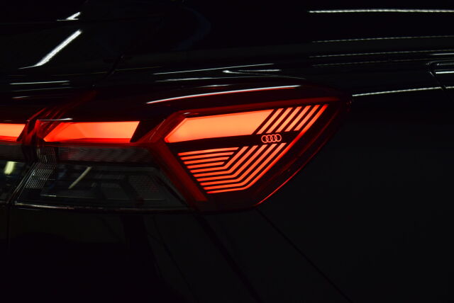 Audi Q4 e-tron 2024 50 e-tron quattro Sportback**SIS 2X RENKAAT**