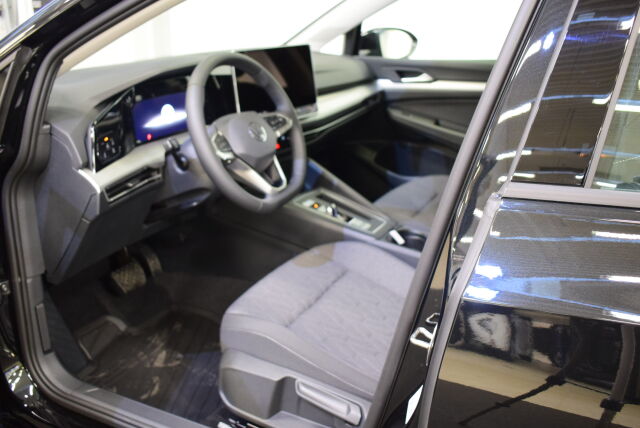 Volkswagen Golf 2024 Variant Comfort Business 1,5 eTSI 85 kW (MHEV) DSG * Sis. 2x renkaat, lämmitin, Korko 1,99%+ kulut *