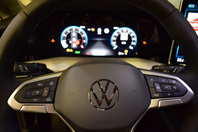 Volkswagen Golf 2024 Variant Comfort Business 1,5 eTSI 85 kW (MHEV) DSG * Sis. 2x renkaat, lämmitin, Korko 1,99%+ kulut *