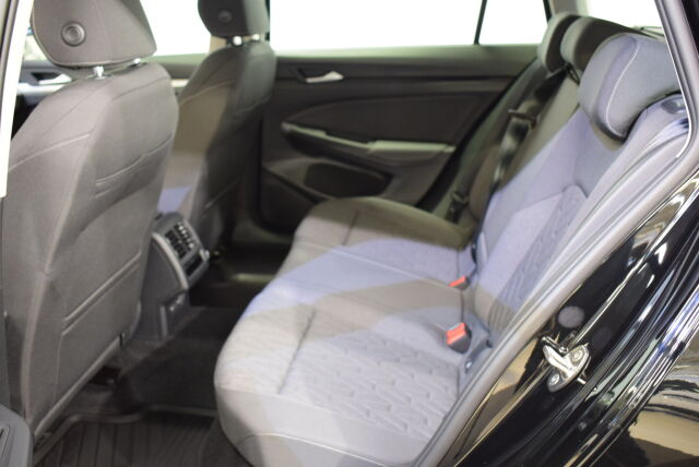 Volkswagen Golf 2024 Variant Comfort Business 1,5 eTSI 85 kW (MHEV) DSG * Sis. 2x renkaat, lämmitin, Korko 1,99%+ kulut *