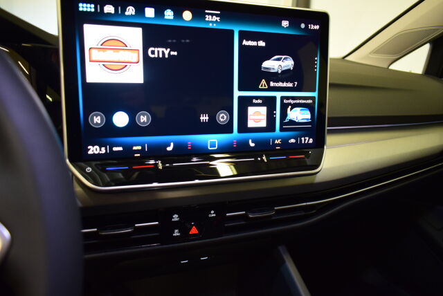 Volkswagen Golf 2024 Variant Comfort Business 1,5 eTSI 85 kW (MHEV) DSG * Sis. 2x renkaat, lämmitin, Korko 1,99%+ kulut *