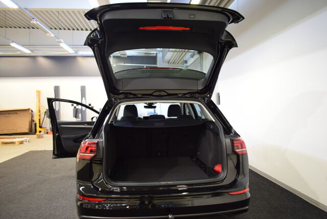 Volkswagen Golf 2024 Variant Comfort Business 1,5 eTSI 85 kW (MHEV) DSG * Sis. 2x renkaat, lämmitin, Korko 1,99%+ kulut *