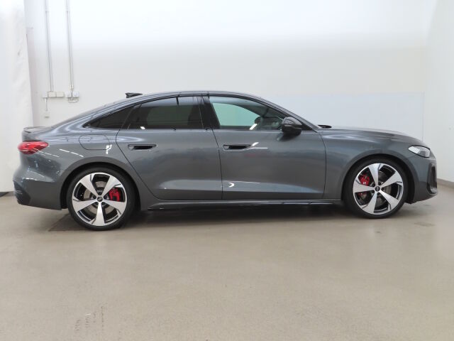 Audi S5 2025 Sedan TFSI quattro MHEV Plus: Tehdastakuu 5 vuotta/150 000km!