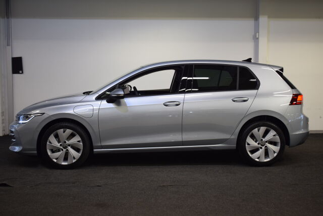 Volkswagen Golf 2025 Comfort 75-v Juhlamalli eHybrid 150 kW (PHEV) DSG-automaatti * 3-vuoden huollot kaupan päälle ! *