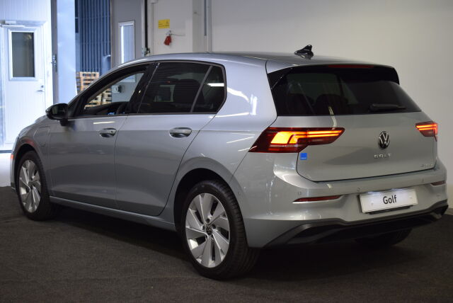 Volkswagen Golf 2025 Comfort 75-v Juhlamalli eHybrid 150 kW (PHEV) DSG-automaatti * 3-vuoden huollot kaupan päälle ! *