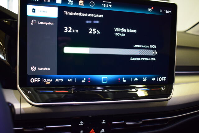 Volkswagen Golf 2025 Comfort 75-v Juhlamalli eHybrid 150 kW (PHEV) DSG-automaatti * 3-vuoden huollot kaupan päälle ! *