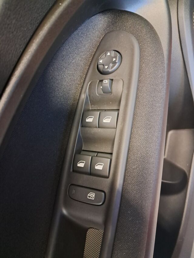 Fiat 600 2025 600 Monikäyttöajoneuvo (AF) 5ov 1199cm3