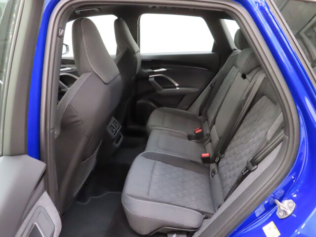 Audi Q5 2026 e-hybrid quattro 220 kW: Tehdastakuu viisi vuotta/100 000km.