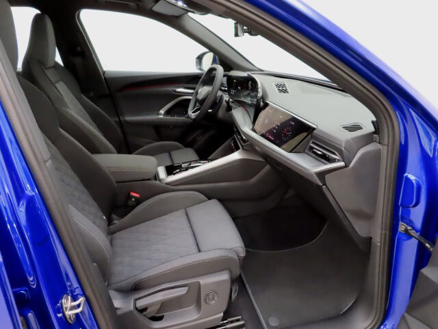 Audi Q5 2026 e-hybrid quattro 220 kW: Tehdastakuu viisi vuotta/100 000km.