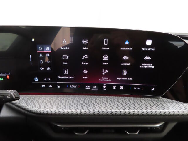 Audi Q5 2026 e-hybrid quattro 220 kW: Tehdastakuu viisi vuotta/100 000km.