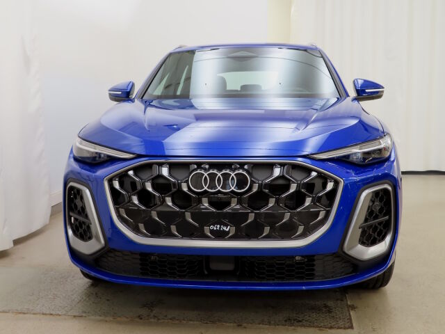 Audi Q5 2026 e-hybrid quattro 220 kW: Tehdastakuu viisi vuotta/100 000km.