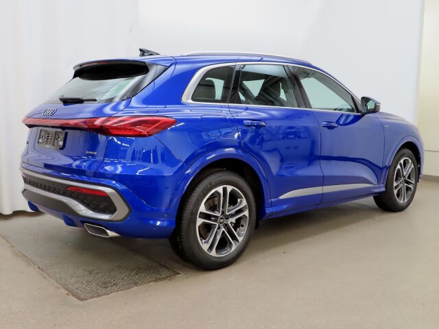 Audi Q5 2026 e-hybrid quattro 220 kW: Tehdastakuu viisi vuotta/100 000km.