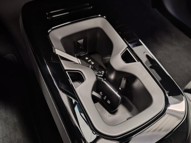 Volkswagen ID.4 2025 Pro 4MOTION Elegance 75-v Juhlamalli 210 kW / 286 hv, akku 77 kWh, Heti toimitukseen!