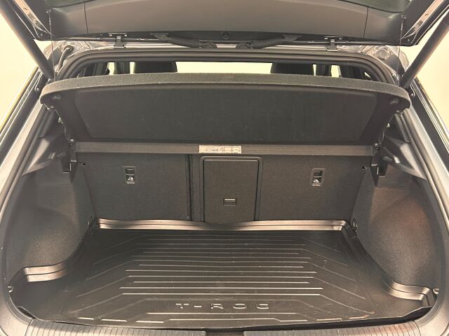 VOLKSWAGEN T-Roc 2021 Sport 1,5 TSI EVO 110 kW aut.. Webasto, koukku, Sport-pak, istuin.pak. avaimettomuus, kaukovalo-aut