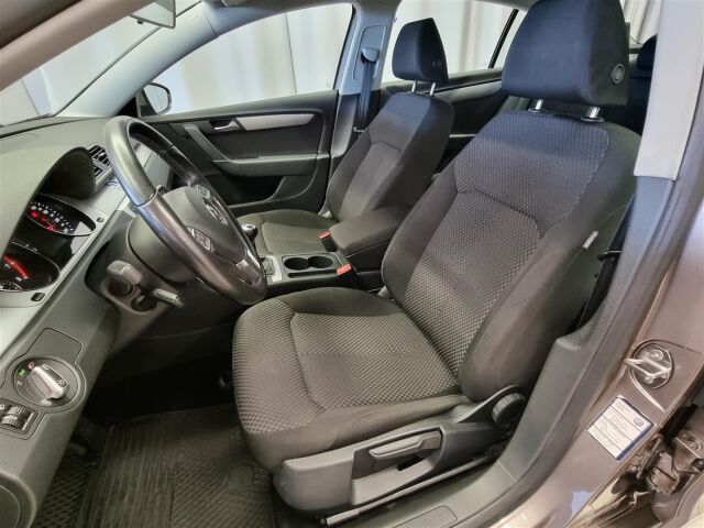 VOLKSWAGEN Passat 2011 Sedan Trendline 1,4 TSI 90 kW (122 hv) BlueMotion Technology